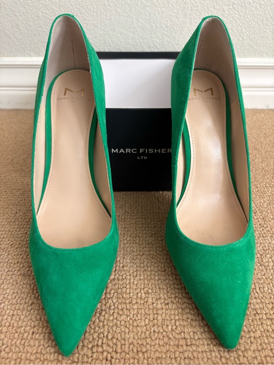 Marc Fisher Shoes - EUC Marc Fisher Abilene Emerald Green Suede Pointed-Toe Pumps, Size 9